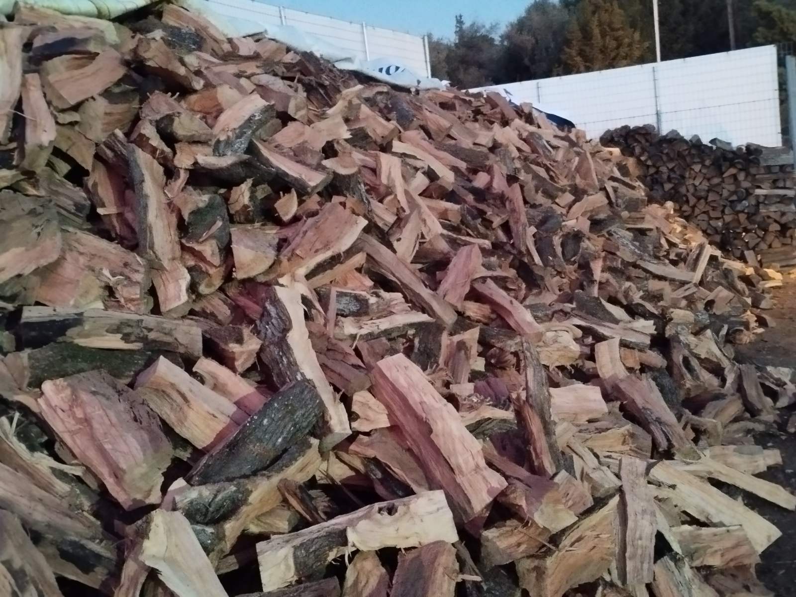 Κομμένα καυσόξυλα έτοιμα για χρήση