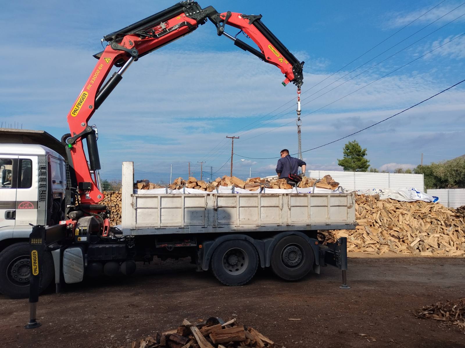 Οριζόντια λήψη από καυσόξυλα στον χώρο